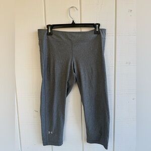 Under Armour Light Grey Compression Copped Leggings Size LG